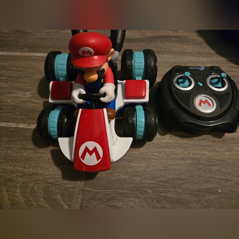 Nintendo Mario Kart 8 Anti-Gravity RC Racer Remote Control Car and Remote